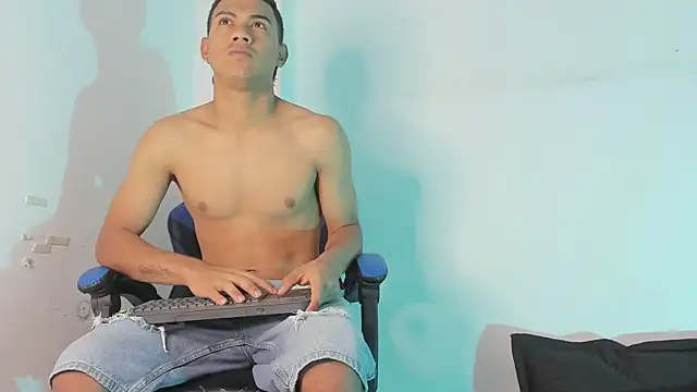 Liamsubtle01 online show from 06-19-26, 11:05