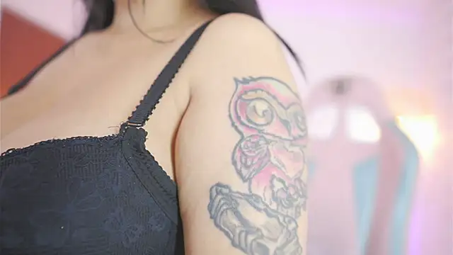 Snapshot of Valery_Belmort chatting on 01-14-26, 12:20 Valery Belmort online show from 01-14-26, 12:20