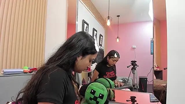 MeowMota  online show from 06-19-26, 04:35