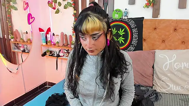 MeowMota  online show from 06-12-26, 07:22