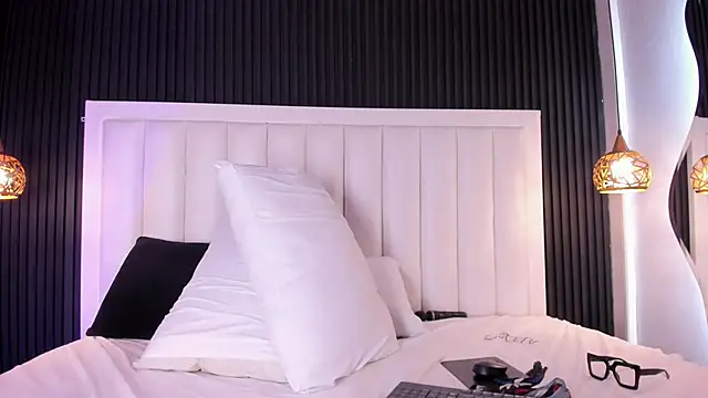 PandoraMiller online show from 04-15-26, 07:58