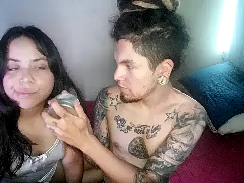 Snapshot of steffandjoshh420 chatting on 02-05-26, 02:18 steffandjoshh420 online show from 02-05-26, 02:18