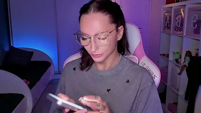 Snapshot of SibylVex chatting on 02-06-26, 03:52 SibylVex online show from 02-06-26, 03:52