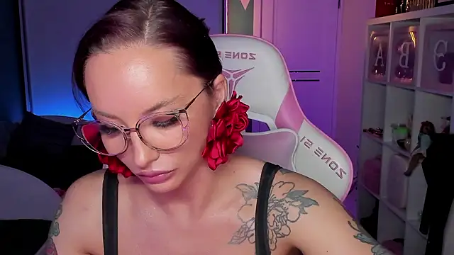 Snapshot of SibylVex chatting on 02-08-26, 02:48 SibylVex online show from 02-08-26, 02:48