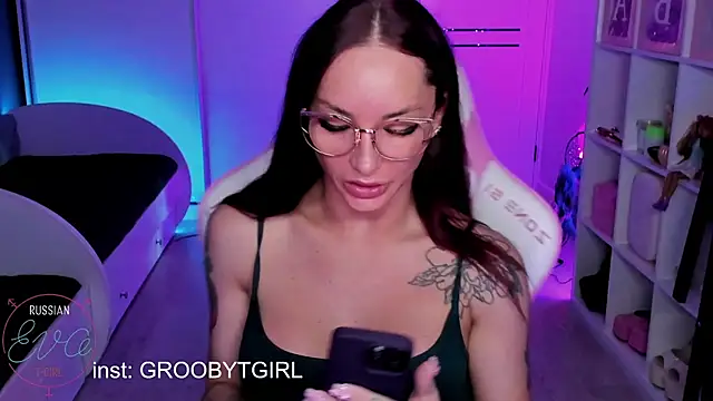 Snapshot of SibylVex chatting on 01-18-26, 10:29 SibylVex online show from 01-18-26, 10:29