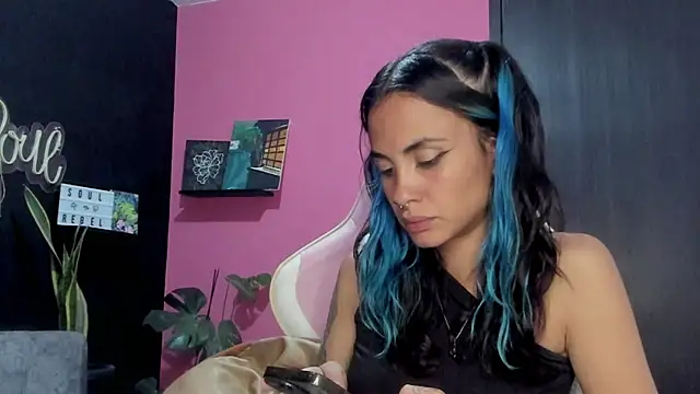 Snapshot of azula_lillet chatting on 05-06-26, 01:31 azula lillet online show from 05-06-26, 01:31