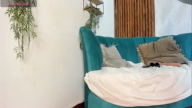 Nicki Ripperton online show from 03-21-26, 04:03