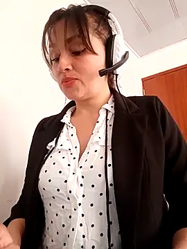 Snapshot of Alejandra_N chatting on 02-06-26, 02:24 Alejandra N online show from 02-06-26, 02:24