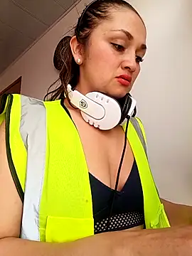 Snapshot of Alejandra_N chatting on 02-22-26, 01:57 Alejandra N online show from 02-22-26, 01:57