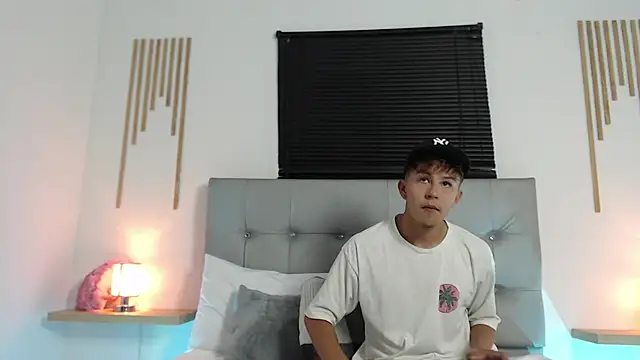 Snapshot of johnny_blake_ chatting on 01-31-26, 11:03 johnny blake online show from 01-31-26, 11:03