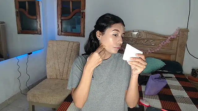 Snapshot of bratz_glloe chatting on 01-14-26, 02:59 bratz glloe online show from 01-14-26, 02:59