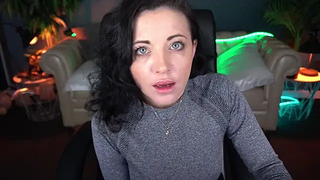 Dafni Monn online show from 04-07-26, 05:53