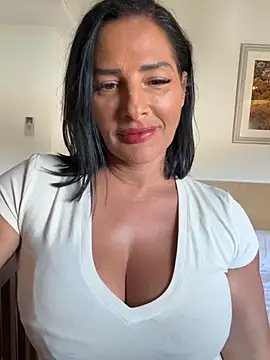 Maya-www online show from 04-19-26, 03:02