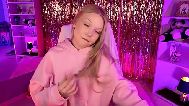 ChloeWhite online show from 03-26-26, 11:30