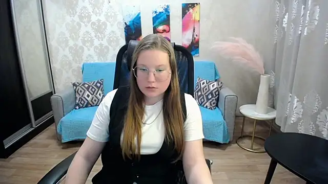 Snapshot of kuri_u chatting on 01-08-26, 10:54 kuri u online show from 01-08-26, 10:54