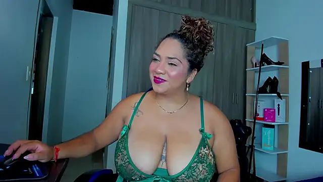 Snapshot of _lissa_02 chatting on 07-21-26, 02:36 lissa 02 online show from 07-21-26, 02:36