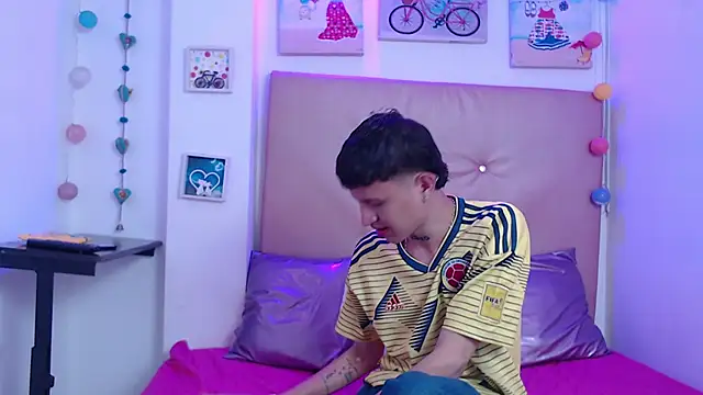 Snapshot of iam__lukas__ chatting on 01-14-26, 01:37 iam lukas online show from 01-14-26, 01:37