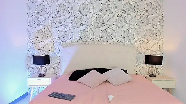Snapshot of Venusandrea29 chatting on 07-12-26, 12:28 Venusandrea29 online show from 07-12-26, 12:28