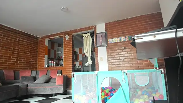 Snapshot of Lia_rouse04 chatting on 04-19-26, 01:01 Lia rouse04 online show from 04-19-26, 01:01
