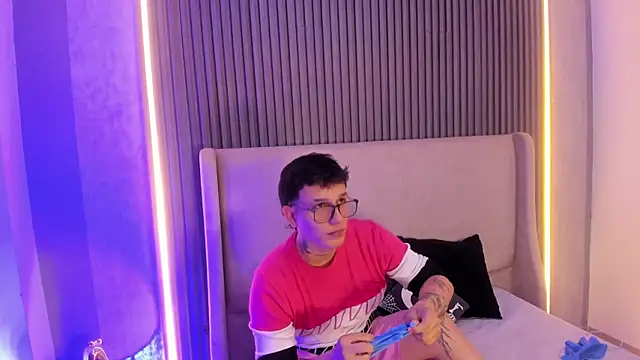 Snapshot of SamuParker chatting on 01-11-26, 03:57 SamuParker online show from 01-11-26, 03:57