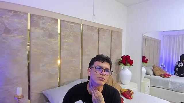 Snapshot of SamuParker chatting on 01-09-26, 06:31 SamuParker online show from 01-09-26, 06:31