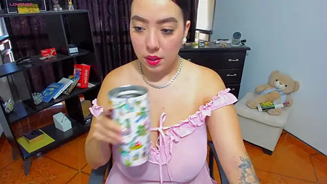 Snapshot of SophiiaRios_ chatting on 06-11-26, 01:08 SophiiaRios online show from 06-11-26, 01:08