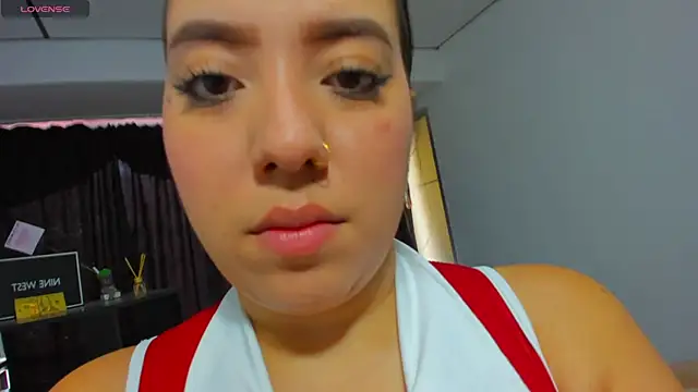 Snapshot of SophiiaRios_ chatting on 05-12-26, 01:06 SophiiaRios online show from 05-12-26, 01:06
