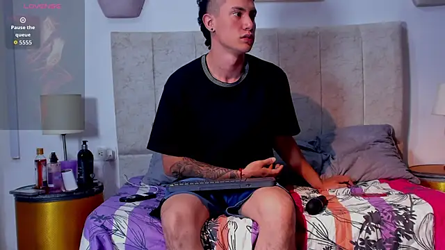 Snapshot of _Dasha__ chatting on 03-27-26, 01:12 Dasha online show from 03-27-26, 01:12