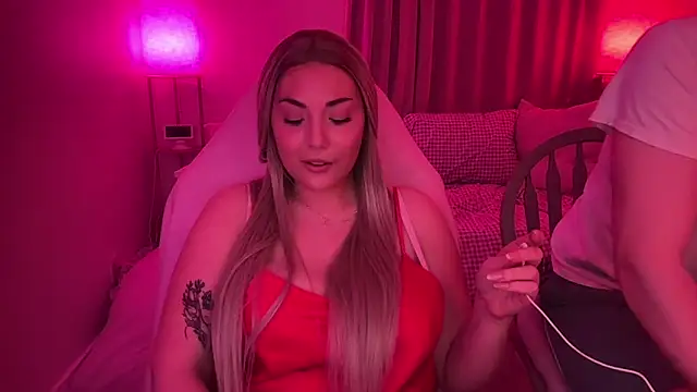 Snapshot of BellaMarieXO chatting on 02-15-26, 01:06 BellaMarieXO online show from 02-15-26, 01:06