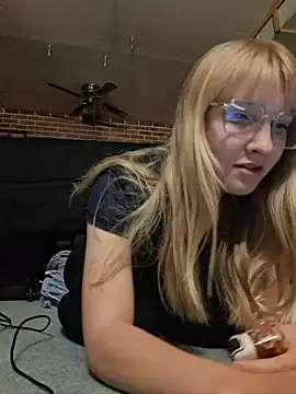 Snapshot of BunnySnowFlake chatting on 06-12-26, 02:31 BunnySnowFlake online show from 06-12-26, 02:31