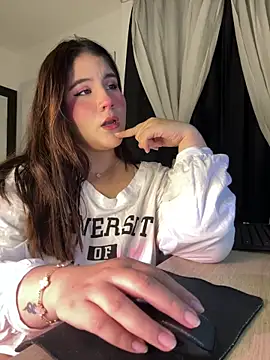 Snapshot of ivy_velvet chatting on 06-14-26, 01:35 ivy velvet online show from 06-14-26, 01:35