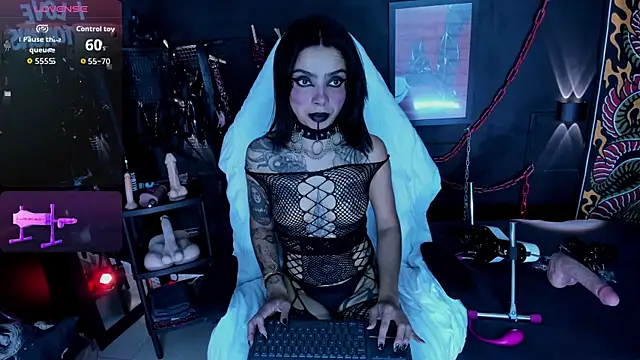 Snapshot of Electra_Darkk chatting on 05-23-26, 04:50 Electra Darkk online show from 05-23-26, 04:50