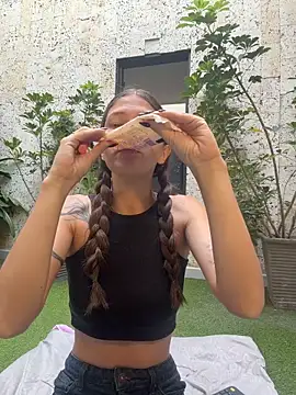 EmmaJhoons online show from 02-06-26, 11:50