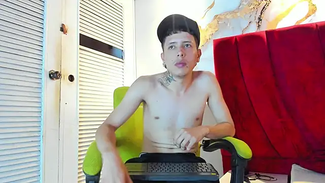 ESTEBAN 2102 online show from 01-10-26, 07:53