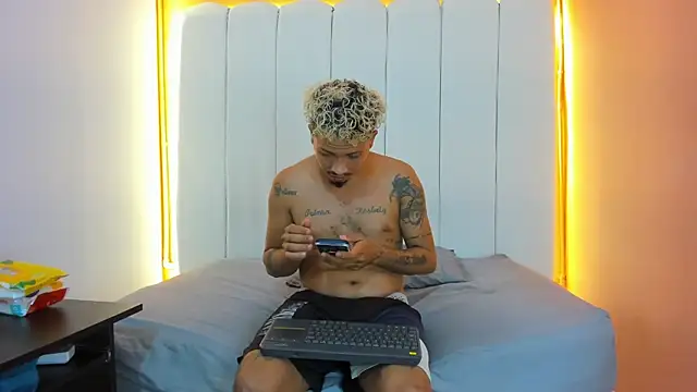 2Hot4You OS online show from 01-16-26, 03:32