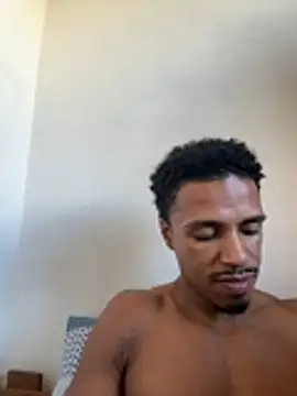Snapshot of LorenzoBlack27 chatting on 04-23-26, 02:40 LorenzoBlack27 online show from 04-23-26, 02:40