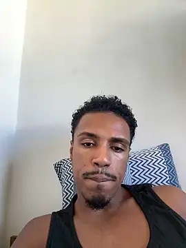 Snapshot of LorenzoBlack27 chatting on 04-24-26, 06:43 LorenzoBlack27 online show from 04-24-26, 06:43