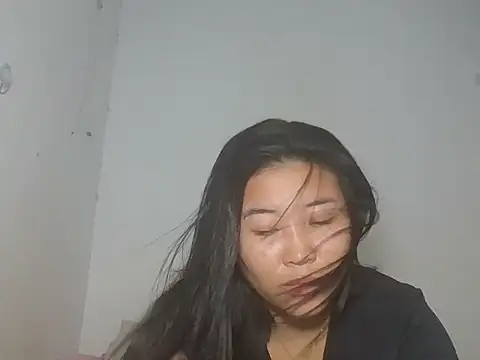 Snapshot of Zyeiii chatting on 06-25-26, 06:35 Zyeiii online show from 06-25-26, 06:35