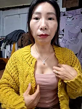 Snapshot of Adela-222 chatting on 02-05-26, 01:45 Adela-222 online show from 02-05-26, 01:45