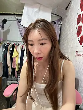 Snapshot of Adela-222 chatting on 07-27-26, 05:25 Adela-222 online show from 07-27-26, 05:25
