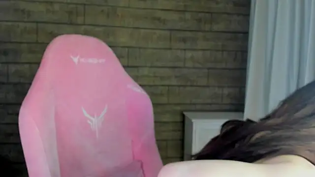 Snapshot of VanessaVienne chatting on 05-12-26, 04:24 VanessaVienne online show from 05-12-26, 04:24