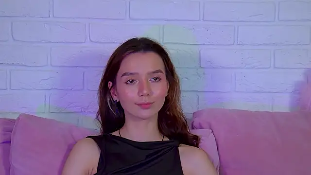 Snapshot of VanessaVienne chatting on 04-19-26, 06:10 VanessaVienne online show from 04-19-26, 06:10