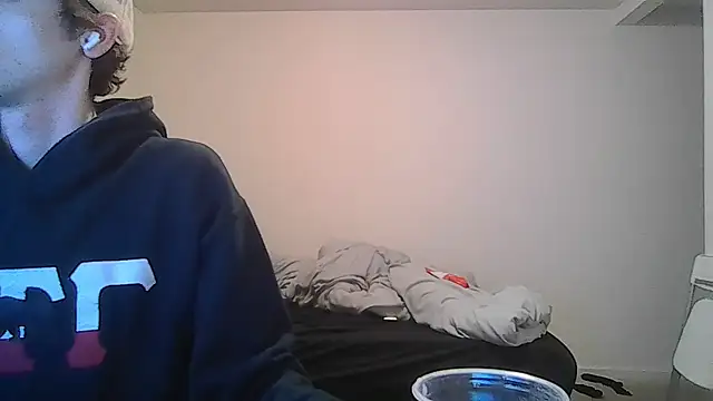 Snapshot of maxryderr chatting on 04-24-26, 07:10 maxryderr online show from 04-24-26, 07:10