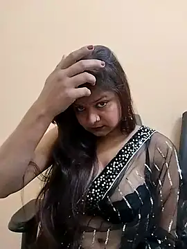 Snapshot of Attractive_Queen_ chatting on 01-12-26, 06:31 Attractive Queen online show from 01-12-26, 06:31