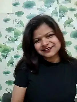 Snapshot of Attractive_Queen_ chatting on 01-13-26, 03:43 Attractive Queen online show from 01-13-26, 03:43