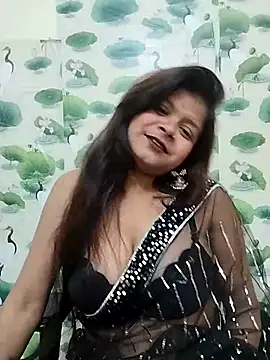 Snapshot of Attractive_Queen_ chatting on 01-14-26, 05:11 Attractive Queen online show from 01-14-26, 05:11