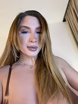 Snapshot of LucyBridgette chatting on 04-23-26, 02:40 LucyBridgette online show from 04-23-26, 02:40
