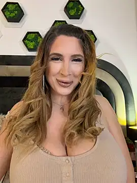 LucyBridgette online show from 04-05-26, 06:58