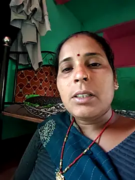 Snapshot of Reena_lodha chatting on 04-22-26, 11:06 Reena lodha online show from 04-22-26, 11:06