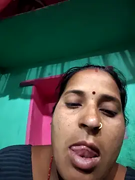 Snapshot of Reena_lodha chatting on 04-22-26, 11:11 Reena lodha online show from 04-22-26, 11:11